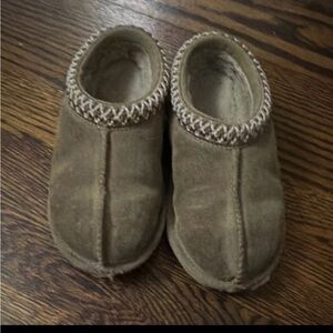 UGG Kids Suede Slip-On Slippers in Brown